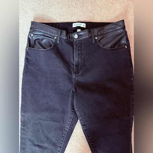 Abercrombie & Fitch Curve Love High Rise Skinny Black Jeans - Picture 3 of 6